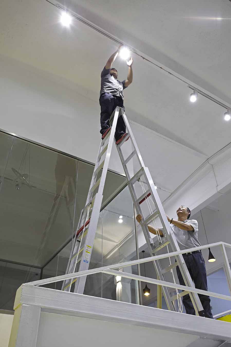 高空作業人字梯